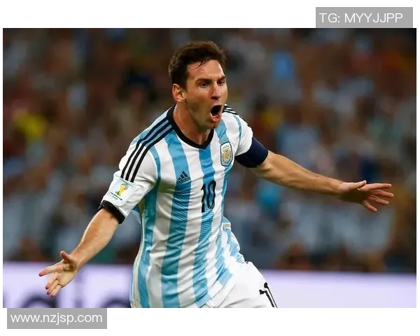 全球足球传奇：盘点历史上十大最具影响力球星的巅峰时刻与荣耀